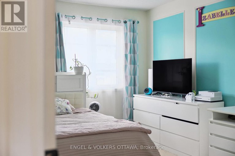 28783227/247-rolling-meadow-crescent/mer-bleuebradley-estatesanderson-park/ottawa/ontario/K1W0A8_28