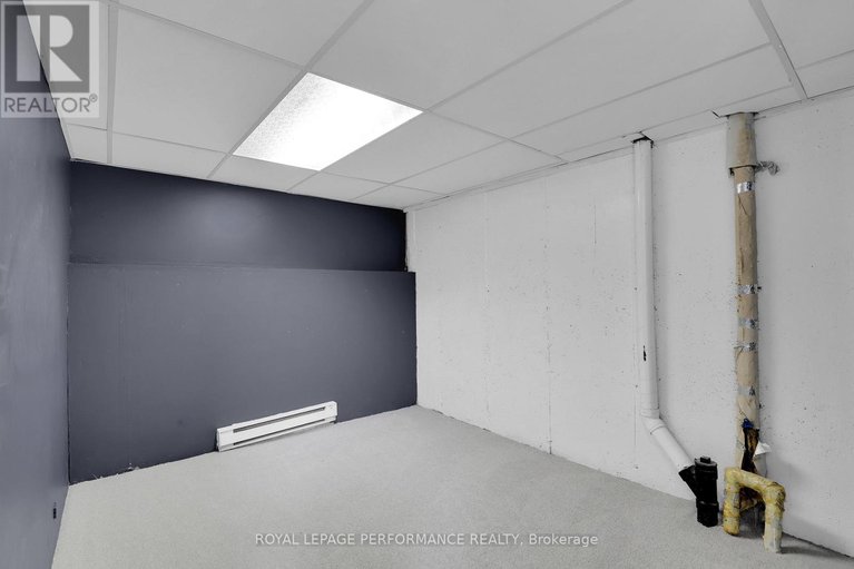 29402527/8d-lovell-lane/westcliffe-estates/ottawa/ontario/K2H9B6_23