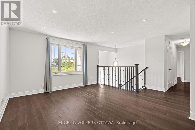 28479228/20-assiniboine-drive/borden-farmstewart-farmcarleton-heightsparkwood-hills/ottawa/ontario/K2E5R7_5