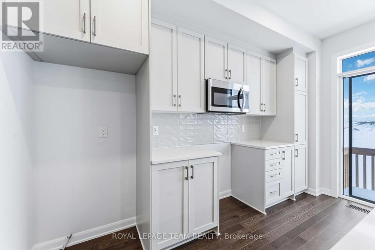 28486435/742-fairline-row/emerald-meadowstrailwest/ottawa/ontario/K2V0V7_7