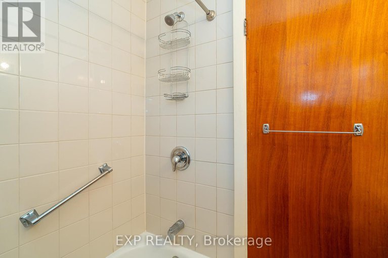 29054391/1008-riddell-avenue-s/mckellar-heightsglabar-park/ottawa/ontario/K2C2J5_25