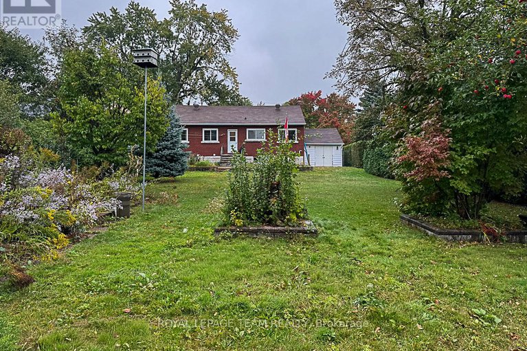 28916019/70-crownhill-street/cardinal-heights/ottawa/ontario/K1J7K8_26