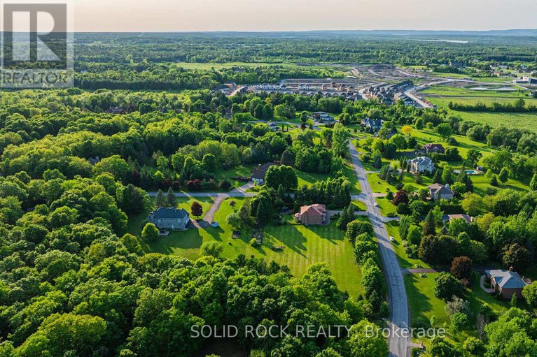 28411902/42-marchbrook-circle/rural-kanata-central/ottawa/ontario/K2W1A1_38