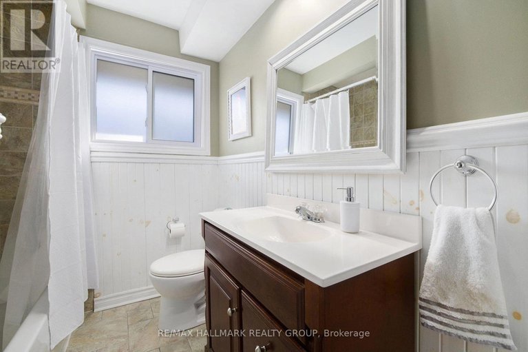 29019455/715-holt-crescent/elmvale-acres/ottawa/ontario/K1G2Y4_14