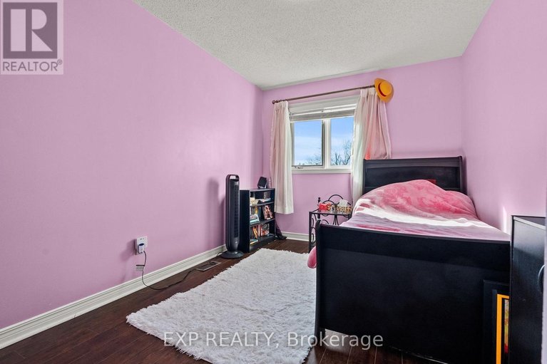 29638664/1582-blohm-drive/hunt-club-park/ottawa/ontario/K1G5K4_29