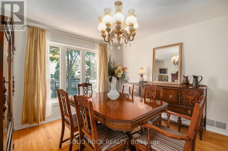 28813811/1674-sansonnet-street-s/chapel-hill/ottawa/ontario/K1C5Y6_11