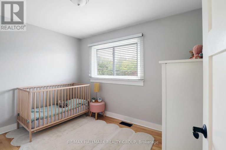 28903308/836-borthwick-avenue/castle-heightsrideau-high/ottawa/ontario/K1K2M8_23