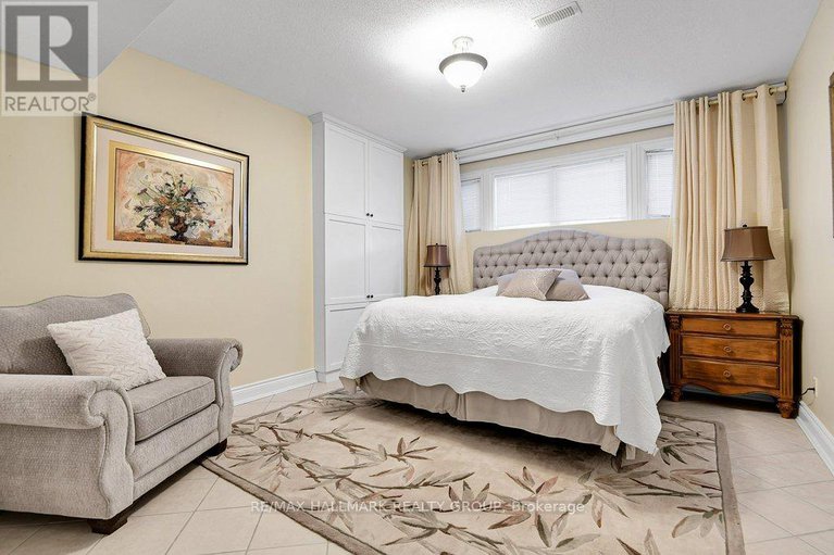 28498840/2680-pierrette-drive/cumberland-estates/ottawa/ontario/K4C1B6_33