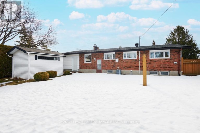 29450823/9-kilmory-crescent/borden-farmstewart-farmcarleton-heightsparkwood-hills/ottawa/ontario/K2E6M9_30