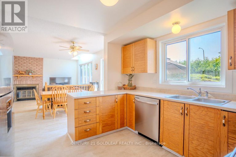 28627502/612-chenier-way/fallingbrookpineridge/ottawa/ontario/K4A1R1_10