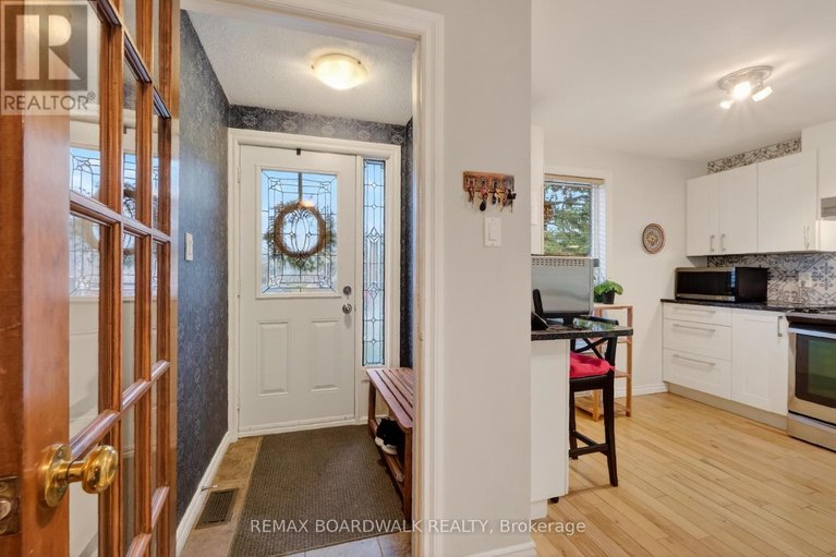 29607397/7925-jeanne-darc-boulevard-n/orleans-wood/ottawa/ontario/K1C2C7_3