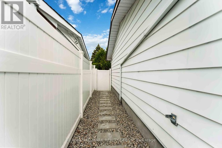 28698299/2425-ogilvie-road/beacon-hill-north/ottawa/ontario/K1J7N3_34