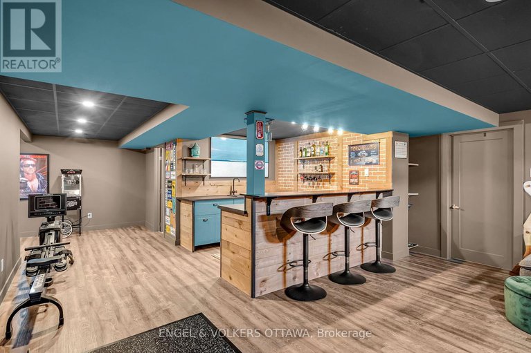 28458762/8-roselawn-court/craig-henrywoodvale/ottawa/ontario/K2G4J2_41