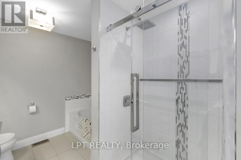 28665917/319-glynn-avenue/overbrookcastle-heights/ottawa/ontario/K1K1R9_24