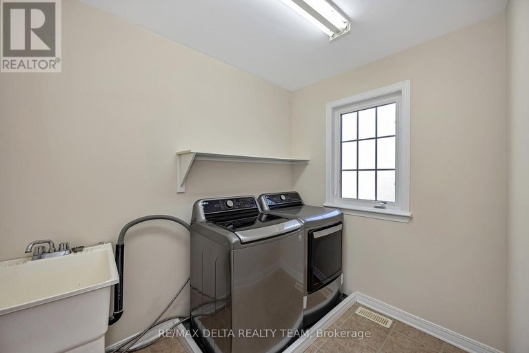 29583764/1983-plainhill-drive/notting-hillsummerside/ottawa/ontario/K4A0E8_34