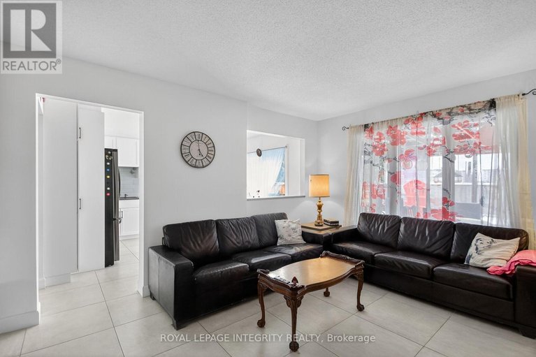 29484455/2092-legrand-crescent/queenswood-heights-south/ottawa/ontario/K1E3T6_16