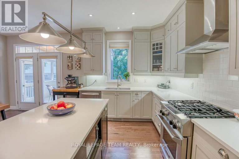 28955797/107-kitsilano-court/bruce-farmgraham-parkqualicumbellands/ottawa/ontario/K2H0B5_10
