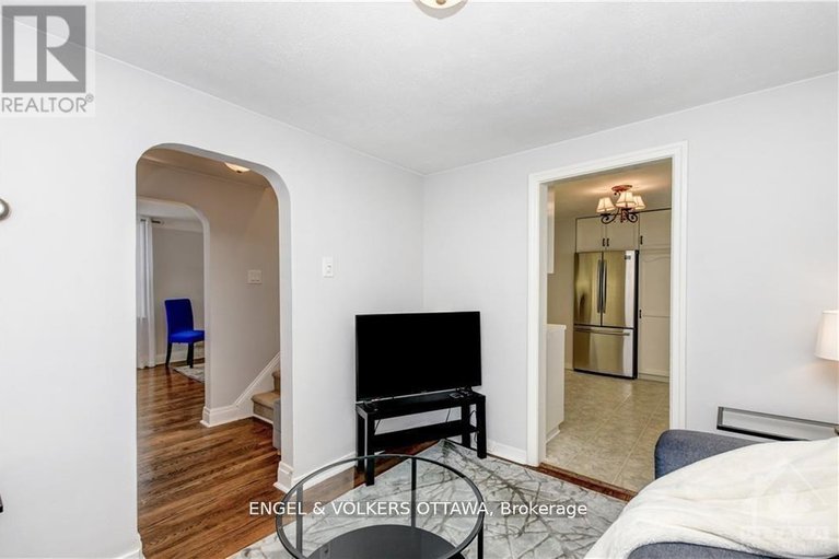 29567928/317-summit-avenue/alta-vistafaircrest-heights/ottawa/ontario/K1H5Z9_4