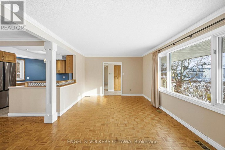 29371717/49-inverness-avenue/borden-farmstewart-farmcarleton-heightsparkwood-hills/ottawa/ontario/K2E6N6_5