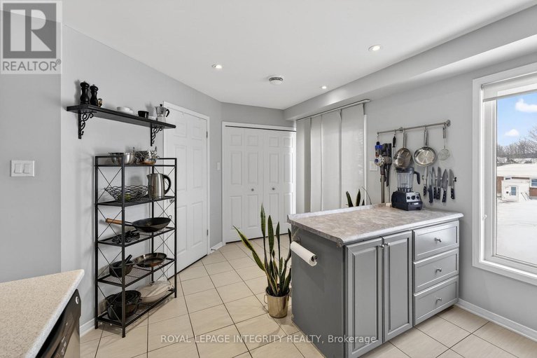 29311527/360-galston-private/mer-bleuebradley-estatesanderson-park/ottawa/ontario/K1W0G3_16