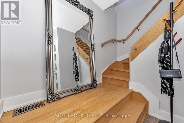 28475185/292-currell-avenue/westborohampton-park/ottawa/ontario/K1Z7J6_12