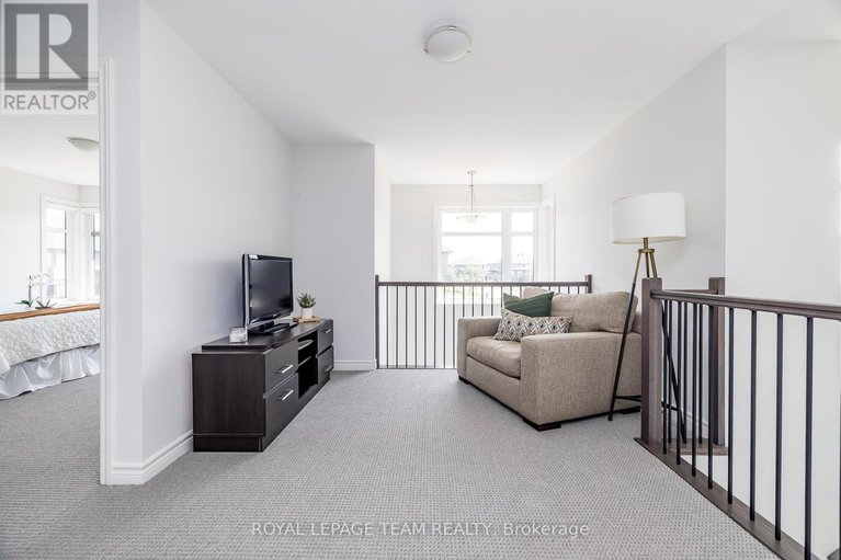 28830744/636-mistwell-lane/riverside-southgloucester-glen/ottawa/ontario/K4M1B2_30