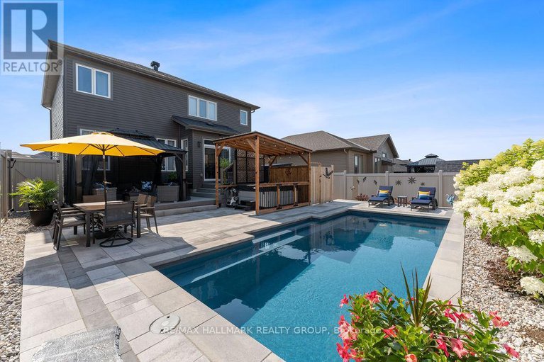 28406749/4525-kelly-farm-drive/blossom-parkkemp-parkfindlay-creek/ottawa/ontario/K1X0E7_39