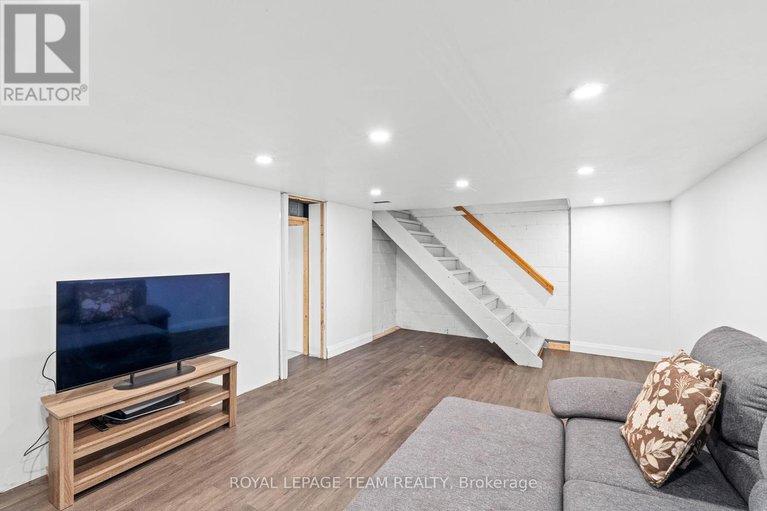 28651441/334-queen-mary-street/overbrookcastle-heights/ottawa/ontario/K1K1W9_29