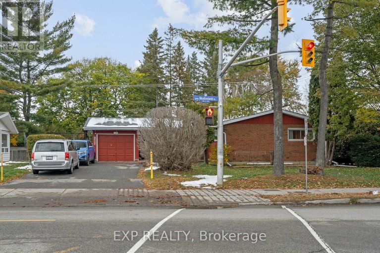 29114115/1233-meadowlands-drive-e/city-viewskylinefisher-heightsparkwood-hills/ottawa/ontario/K2E6K2_2