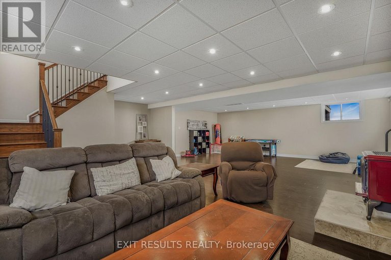29689053/1887-champlain-street-e/clarencerockland-twp/clarence-rockland/ontario/K0A1N0_23