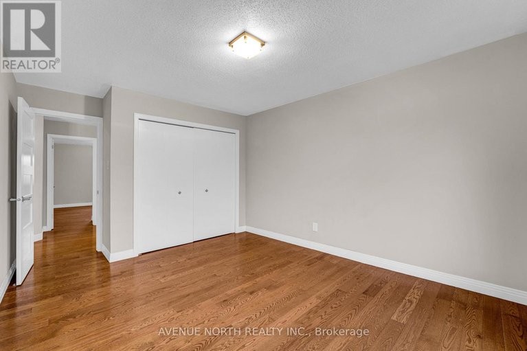 29622696/945-cahill-drive-w/hunt-club/ottawa/ontario/K1V2C3_29