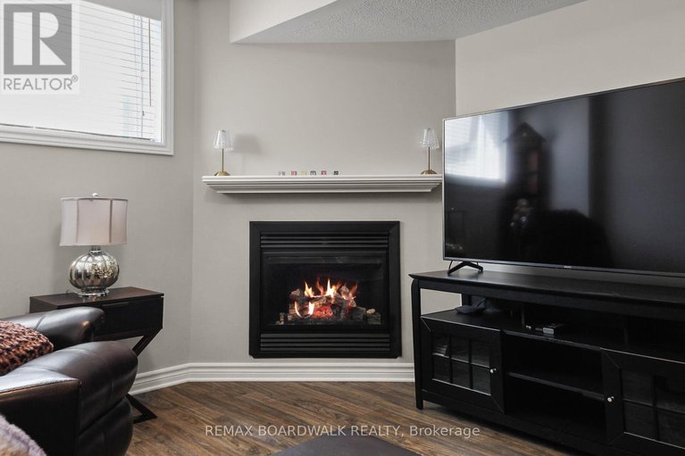 29665086/249-garrity-crescent/strandherd/ottawa/ontario/K2J3T6_24