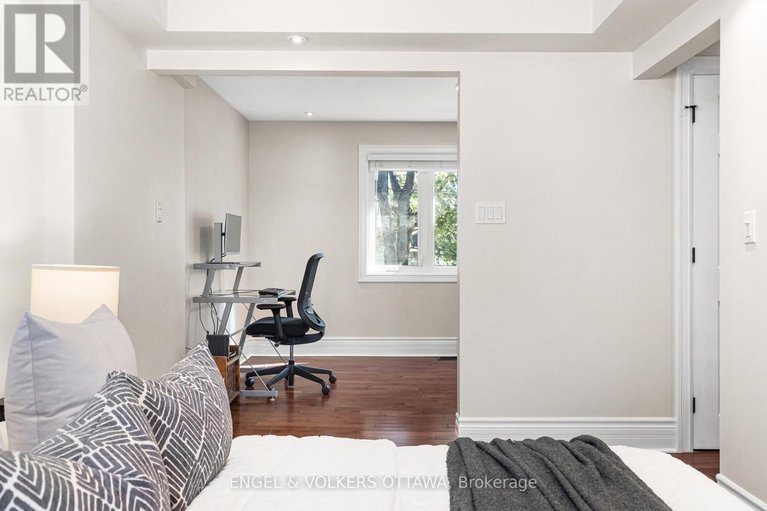 29651793/1252-anoka-street/ridgemont/ottawa/ontario/K1V6C6_13