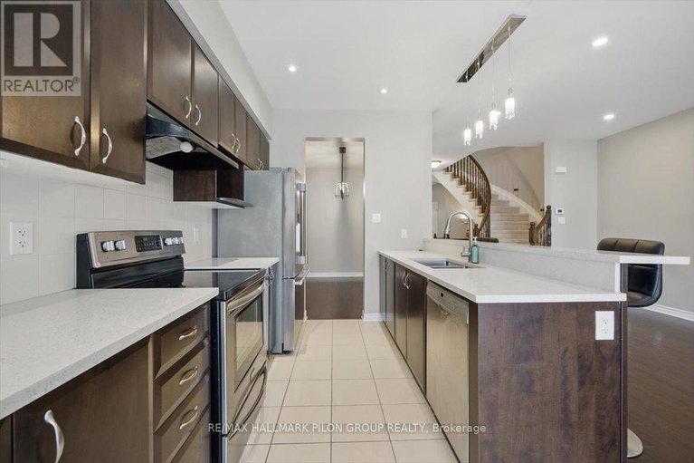 28580590/107-watchhorn-grove/riverside-south/ottawa/ontario/K1V2N3_6