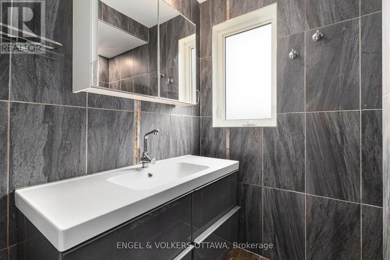 28939976/123-tripp-crescent/pheasant-run/ottawa/ontario/K2J1M5_11