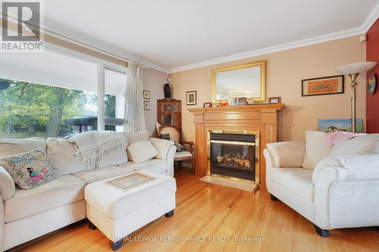 28967261/1273-anoka-street/ridgemont/ottawa/ontario/K1V6C3_6