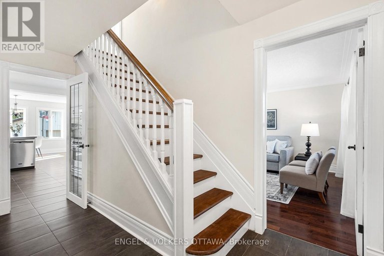 29651793/1252-anoka-street/ridgemont/ottawa/ontario/K1V6C6_17