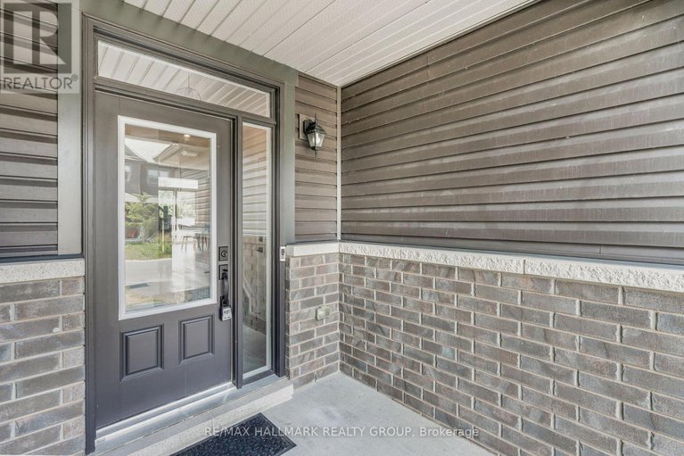 28711470/404-premiere-lane/town-of-rockland/clarence-rockland/ontario/K4K0M7_3