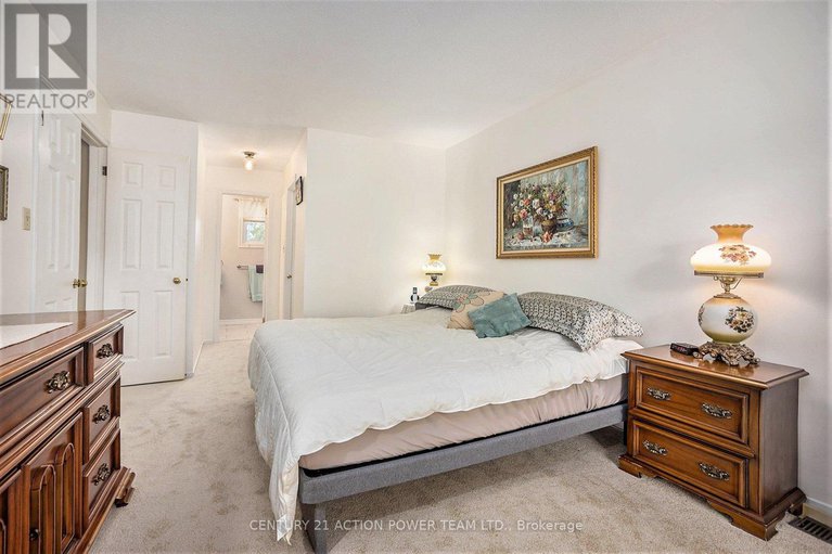28768220/1358-turner-crescent/bilberry-creekqueenswood-heights/ottawa/ontario/K1E2Y4_21
