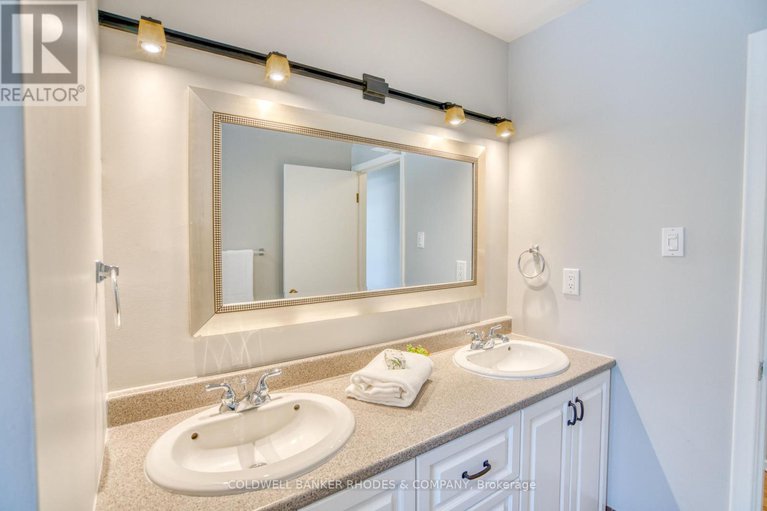 29414464/1858-sharel-drive/urbandale-acres/ottawa/ontario/K1H6W4_17