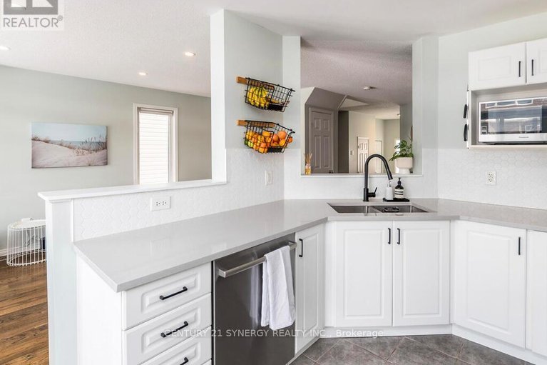 29486485/167-romina-street/emerald-meadowstrailwest/ottawa/ontario/K2S0J3_14