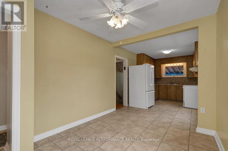 29403056/540-alesther-street/overbrookcastle-heights/ottawa/ontario/K1K1J3_7