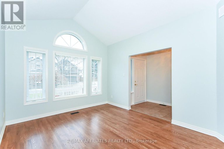 28479227/1980-scully-way-s/fallingbrookgardenway-south/ottawa/ontario/K4A4H2_3