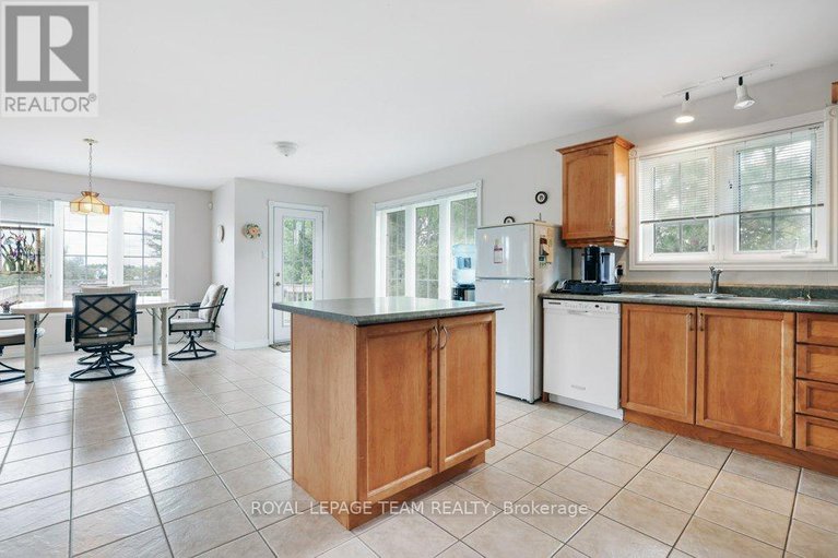28851988/2120-trailwood-drive/north-gower/ottawa/ontario/K0A2T0_18