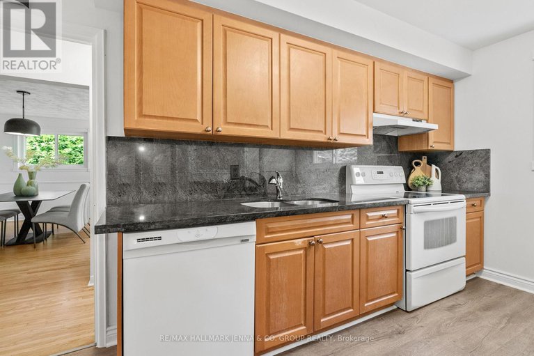 29070320/1246-cobden-road/queensway-terrace-southridgeview/ottawa/ontario/K2C2Z9_13