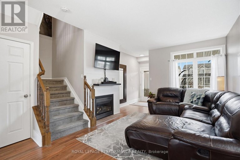 29550291/420-crystal-court/town-of-rockland/clarence-rockland/ontario/K4K0A1_3