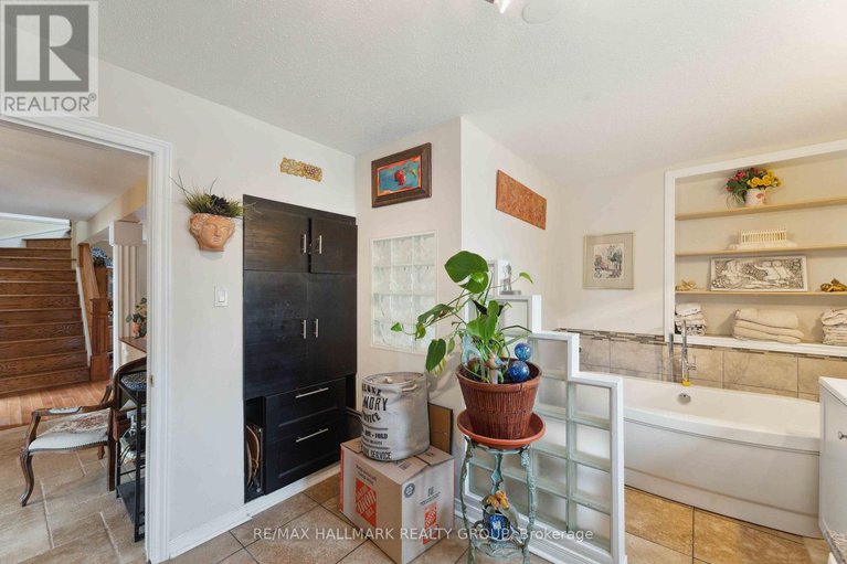 29121150/431-blake-boulevard/vanier/ottawa/ontario/K1K1A9_14