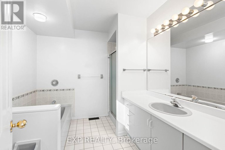 28160335/1-1-heather-glen-court/stittsville-central/ottawa/ontario/K2S1L4_27