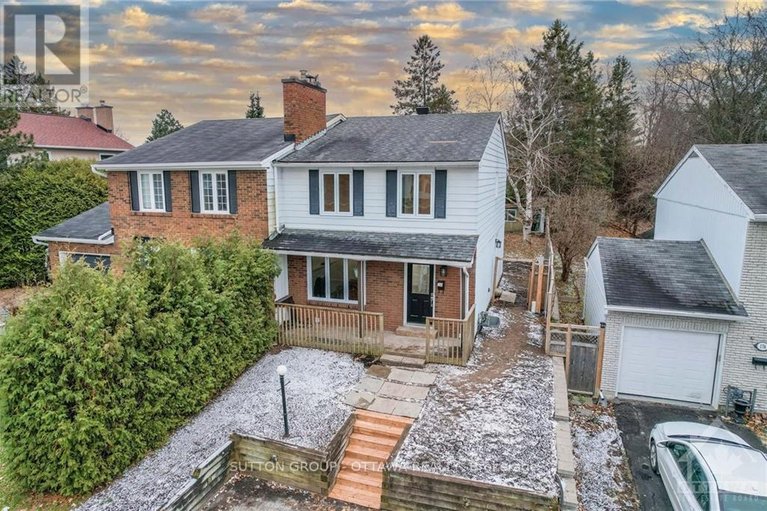 29504345/178-mcclellan-road/sheahan-estatestrend-village/ottawa/ontario/K2H5W1_1