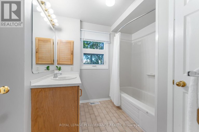 28877578/1848-thistleleaf-crescent/chapel-hill/ottawa/ontario/K1C5W7_35